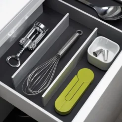 CupboardStore Etagère Organiseur Rotatif à 2 Niveaux Joseph Joseph SC -Pas Cher Touche Cuisine Magasin cupboardstore etagere organiseur rotatif a 2 niveaux joseph joseph sc 2