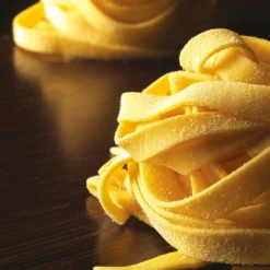 JULIENNE GRANIT Sauteuse En Fonte Aluminium Aspect Pierre Avec Couvercle Et Manche Amovible INDUCTION -Pas Cher Touche Cuisine Magasin julienne granit sauteuse en fonte aluminium aspect pierre avec couvercle et manche amovible induction 2