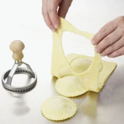 LINE CARBONE Moulin à Sel 12 Cm Bois Aluminium PEUGEOT 12 LINE CARBONE Moulin à Sel 12 Cm Bois Aluminium PEUGEOT -Pas Cher Touche Cuisine Magasin line carbone moulin a sel 12 cm bois aluminium peugeot 4