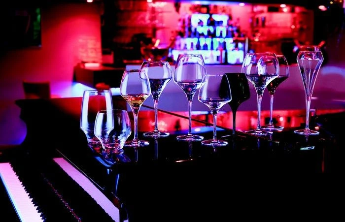 Mijoteuse Cocotte Ronde Fonte émaillée INVICTA Bleu Réglisse D28 3 Mijoteuse Cocotte Ronde Fonte émaillée INVICTA Bleu Réglisse D28 – Image 3